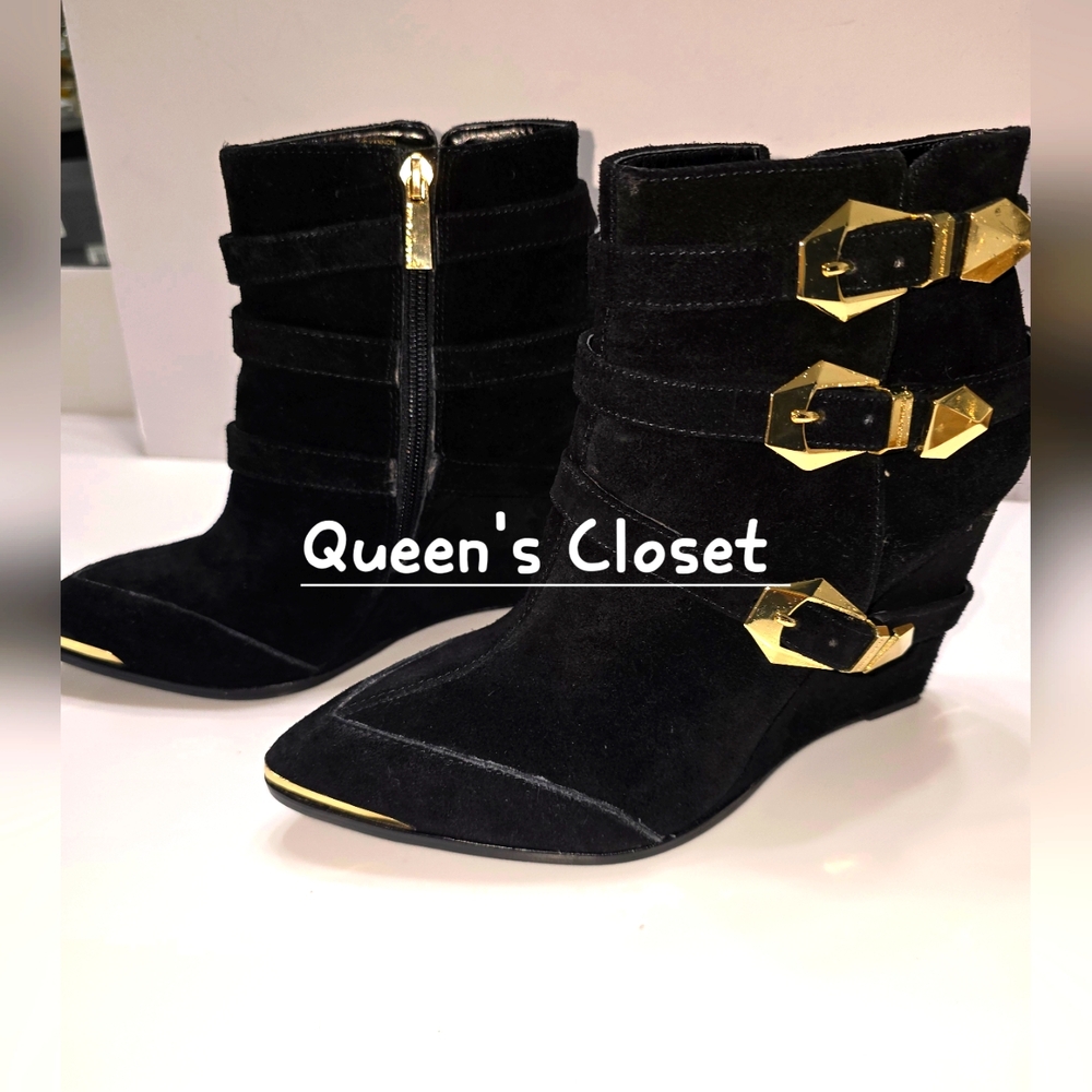 VINCE CAMUTO| Suede Wedge Bootie| Size US 9